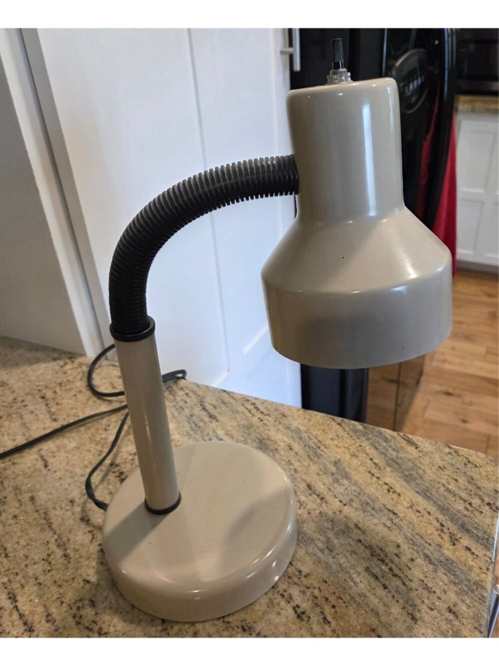 Vintage Portable Gooseneck Desk Lamp Beige Metal Underwriters Laboratories MCM - Picture 7 of 14